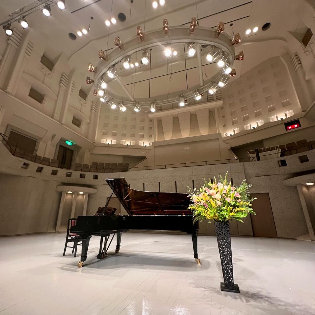 発表会ホールのステージの写真